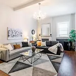 Upscale 1Br - Boutique Apartment - Prime Downtown Location!