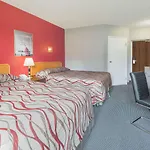 Super 8 Mount Hope/Hamilton International Airport