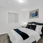 Lavish Home On Scenic Mountain - King Bed