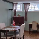 2 Bdrm Apartment 3 Min Walk To Mcmaster University