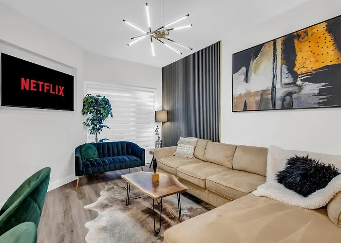 Lavish Home On Scenic Mountain - King Bed