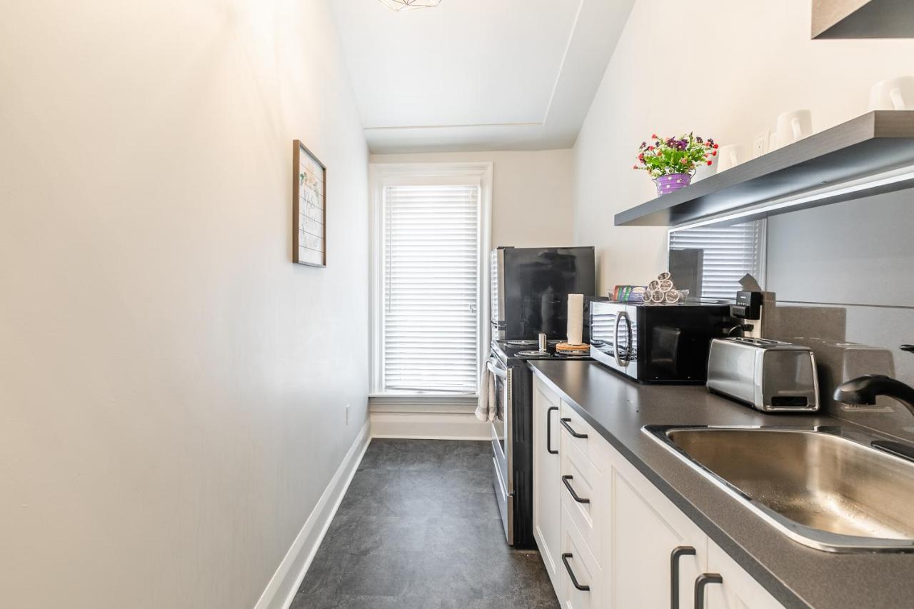 Upscale 1br - Boutique - Prime Downtown Location! Apartment *