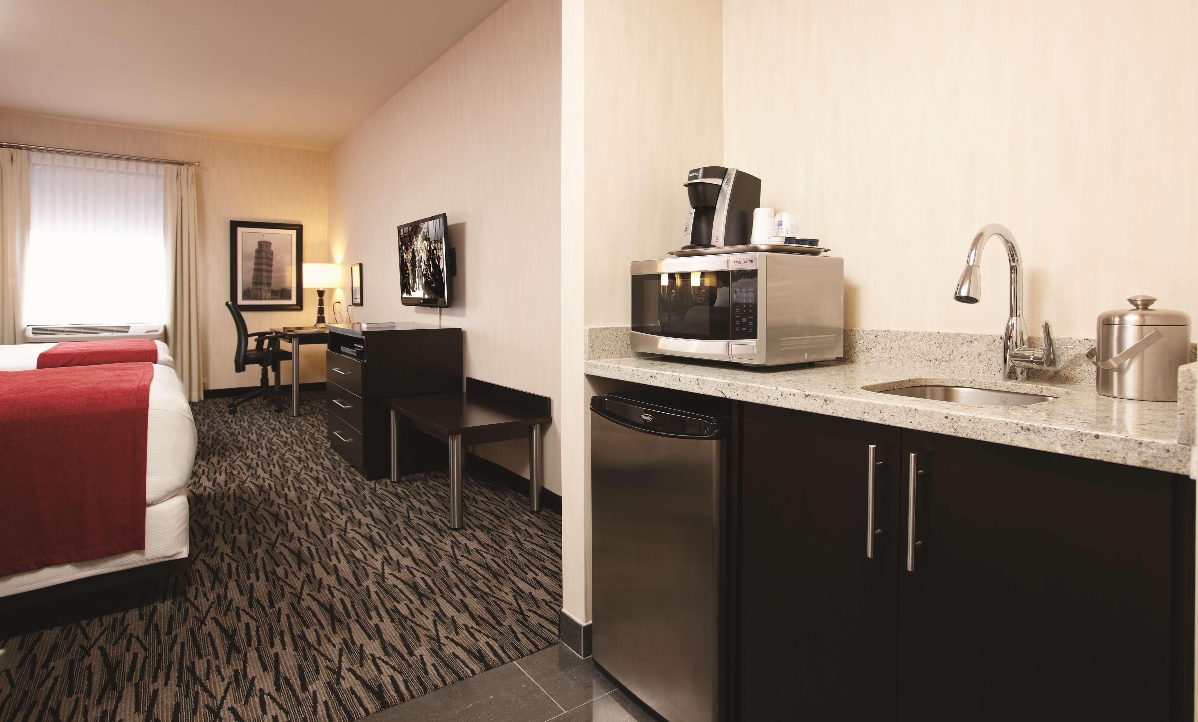 C By Carmen's, Bw Premier Collection 4* Hamilton