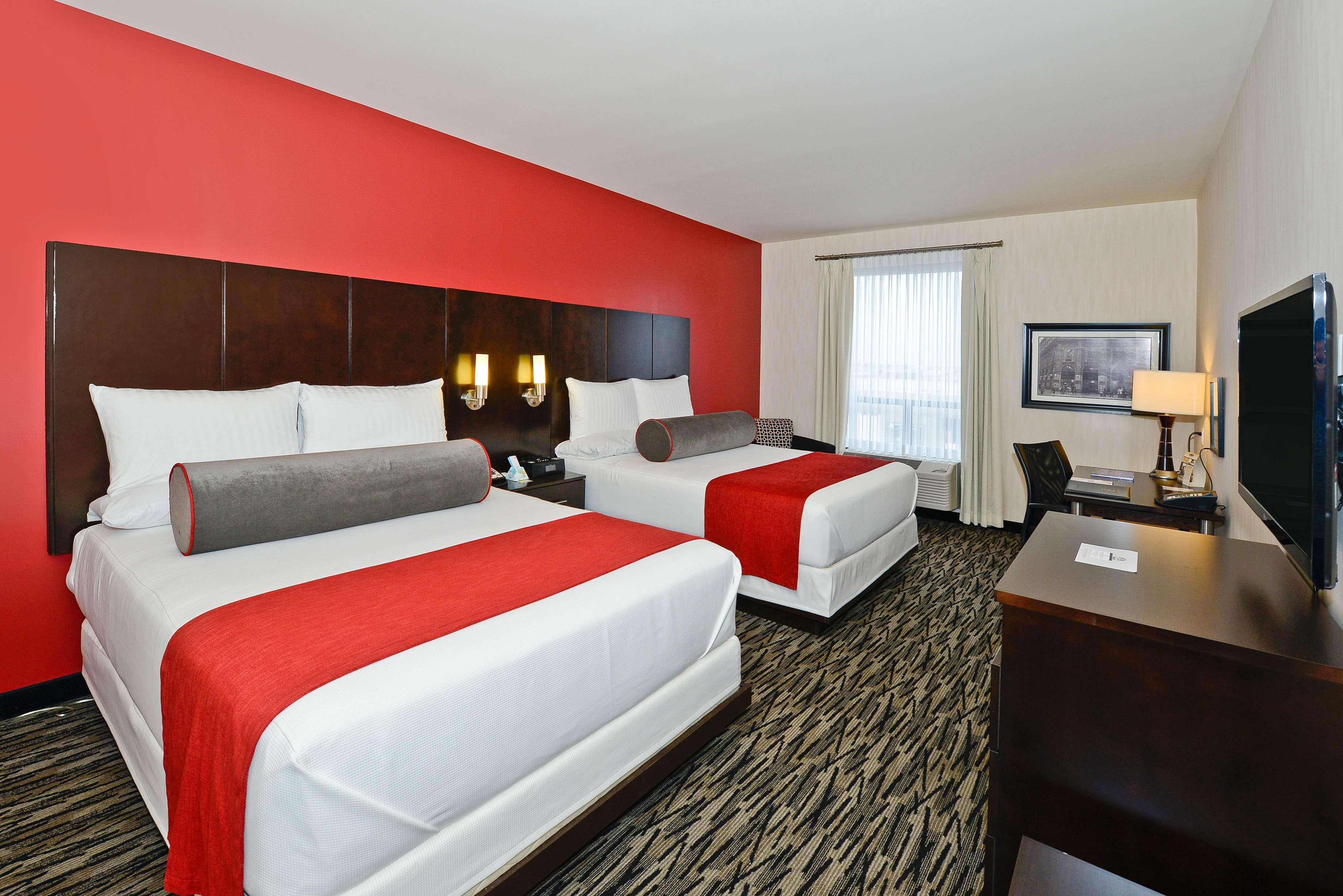 C By Carmen's, Bw Premier Collection 4* Hamilton