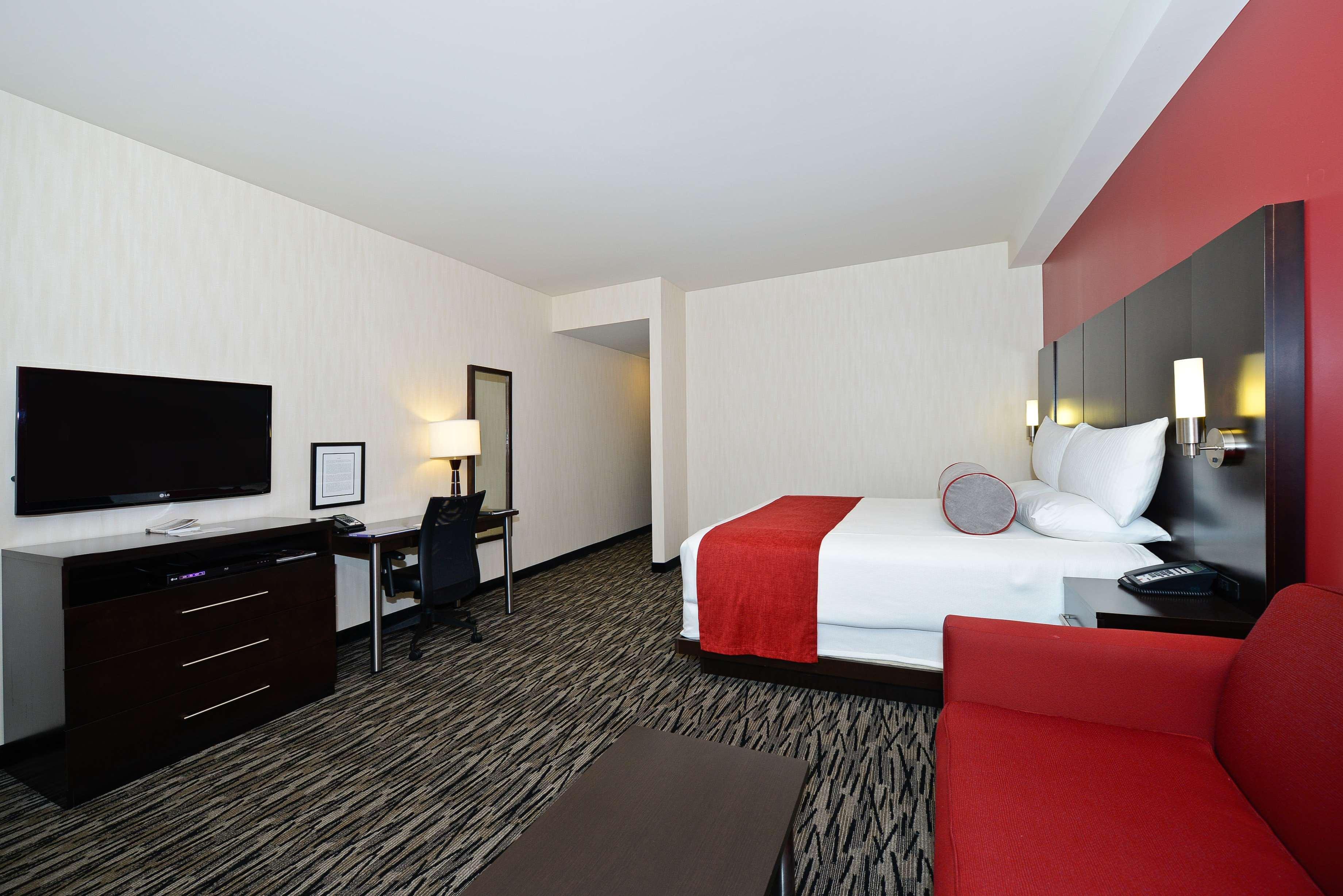 C By Carmen's, Bw Premier Collection Hotel