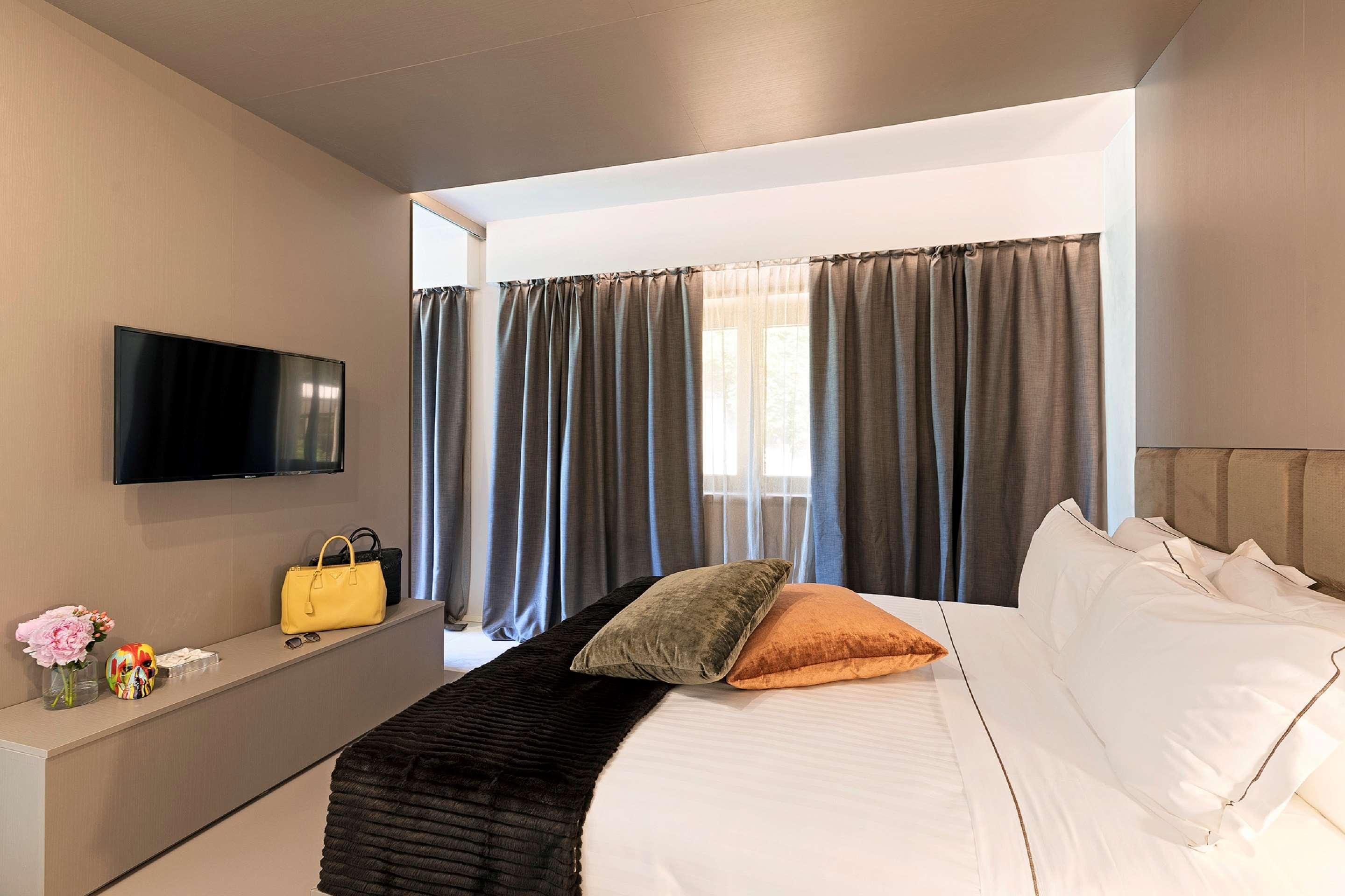 C By Carmen's, Bw Premier Collection Hotel