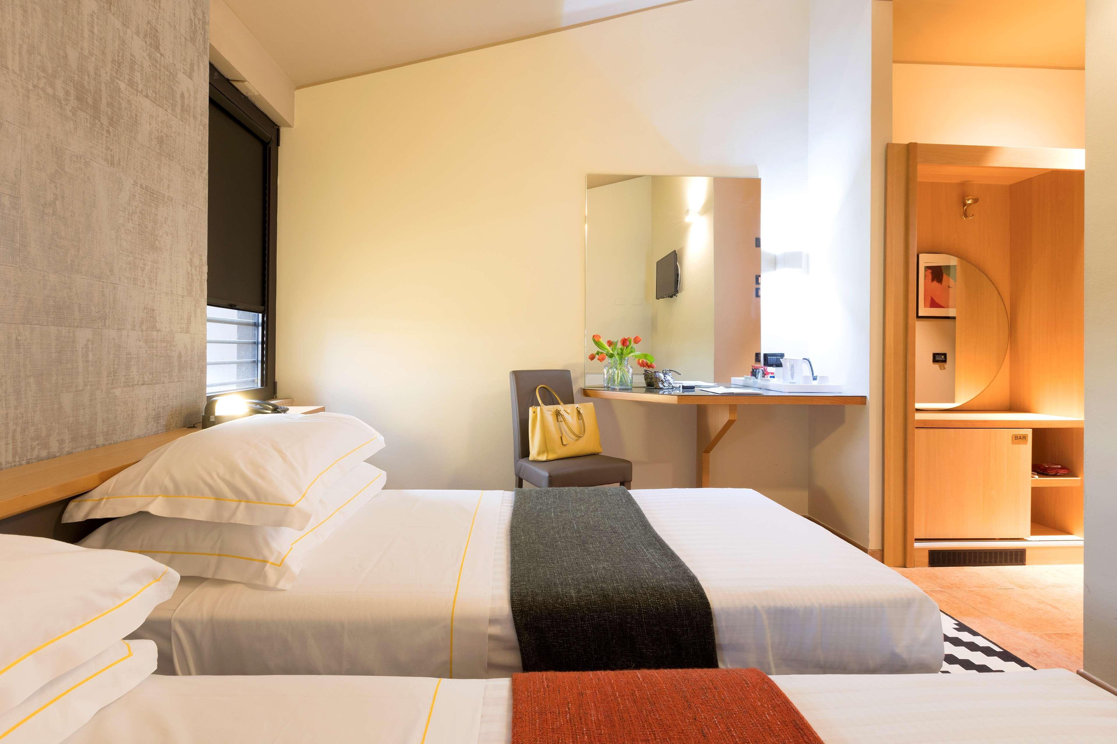 C By Carmen's, Bw Premier Collection Hotel Hamilton
