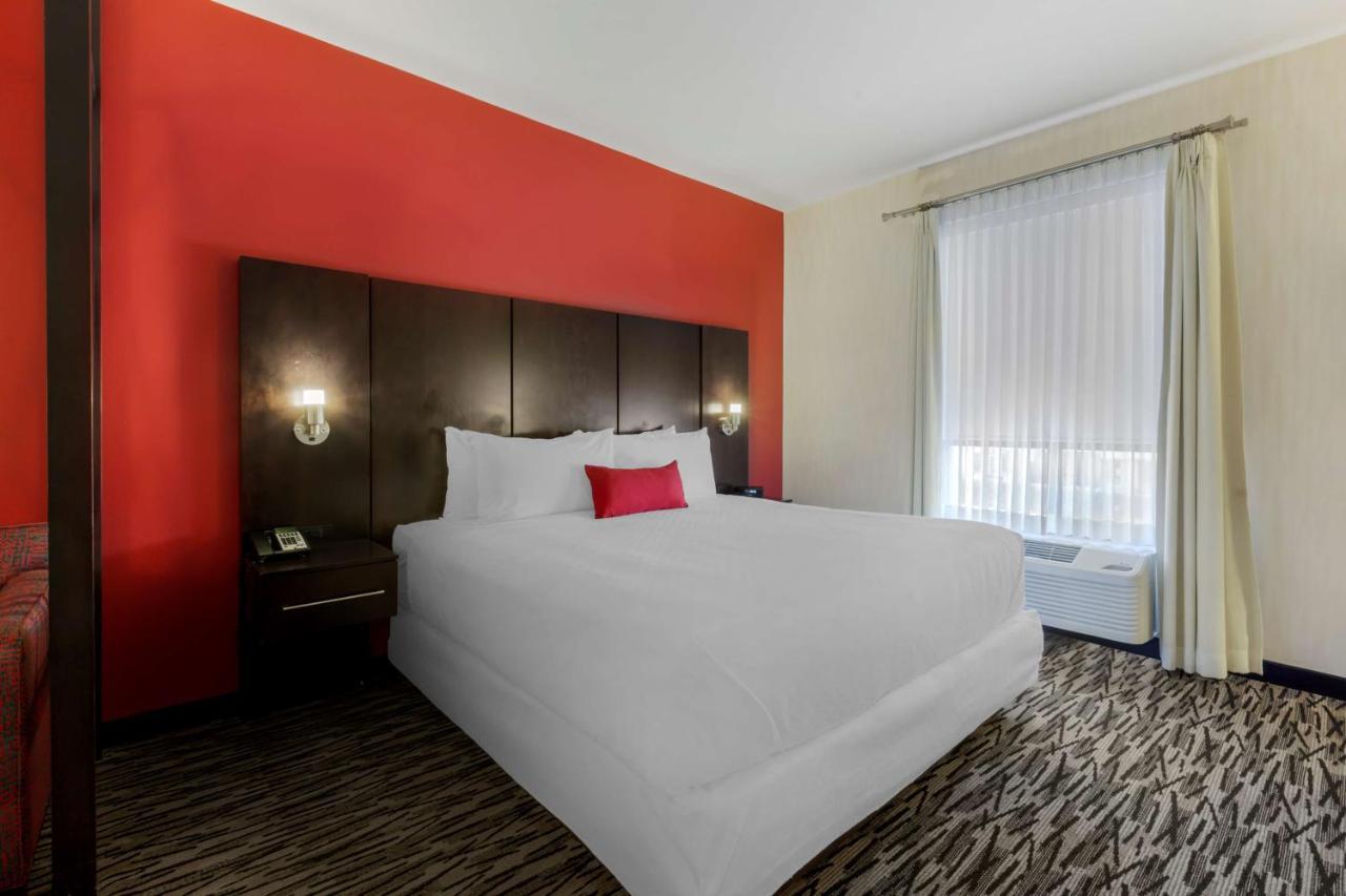 C By Carmen's, Bw Premier Collection Hotel Hamilton