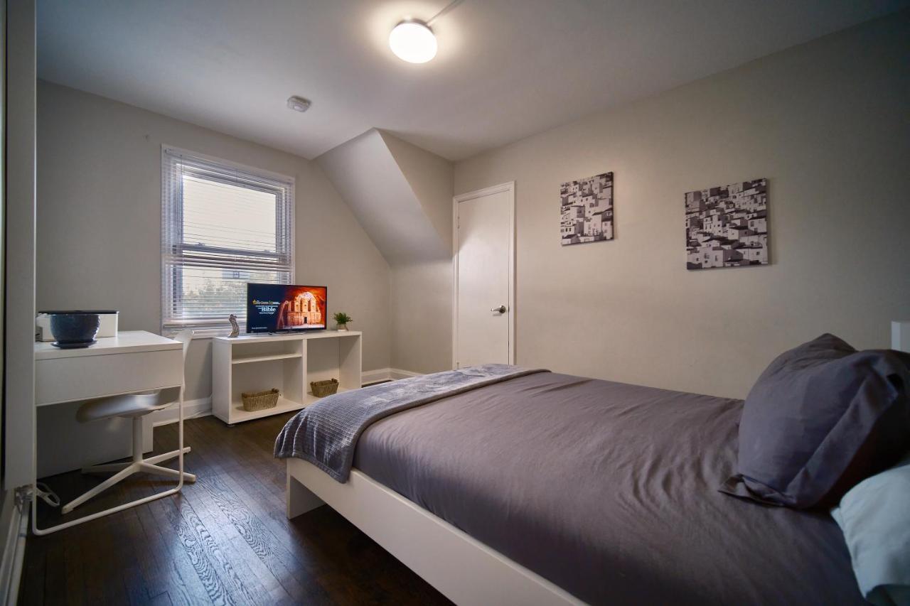 Apartment Chic Retreat - Comfy Beds - Garden - Pool *