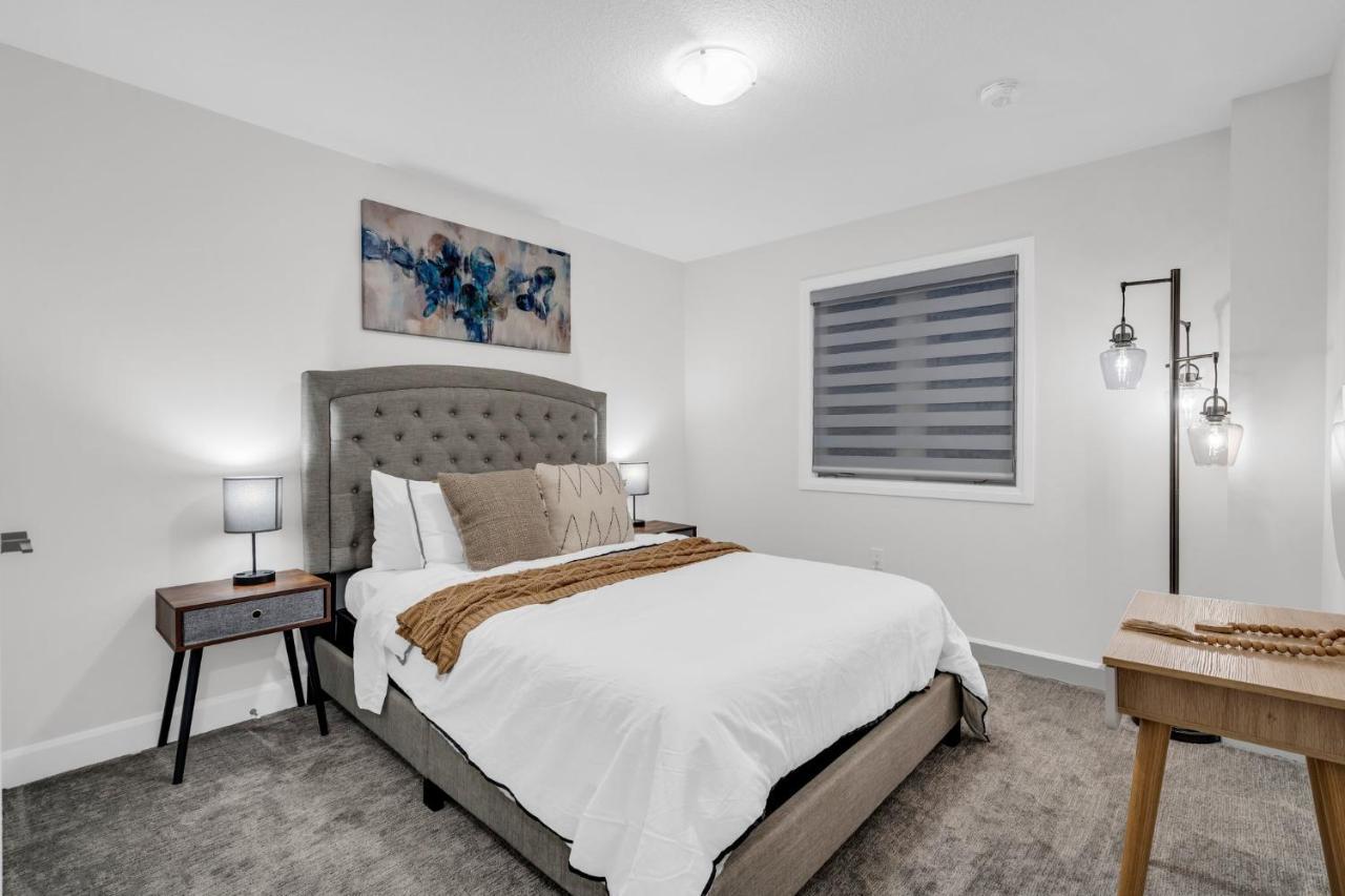 Lavish On Scenic Mountain - King Bed Holiday home Hamilton