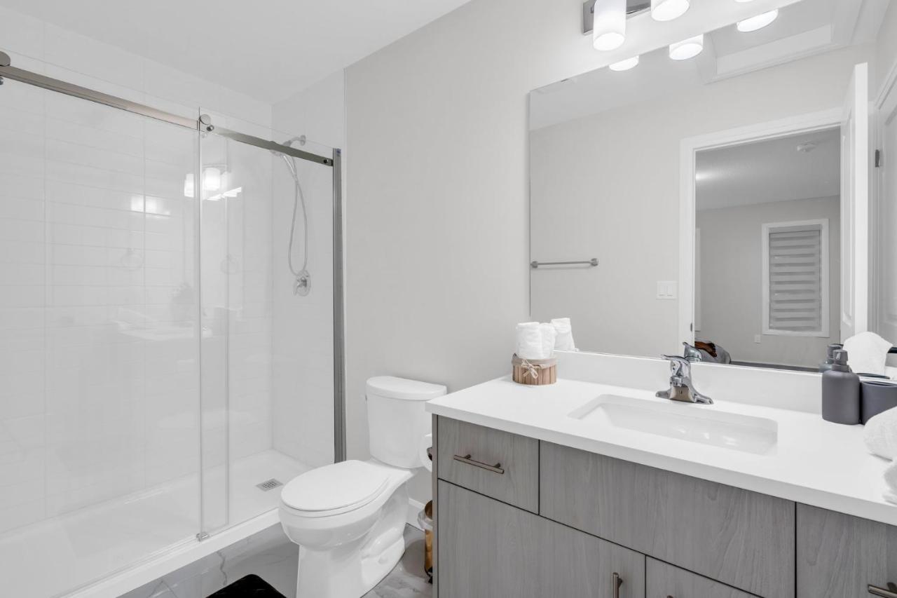 Lavish On Scenic Mountain - King Bed Hamilton