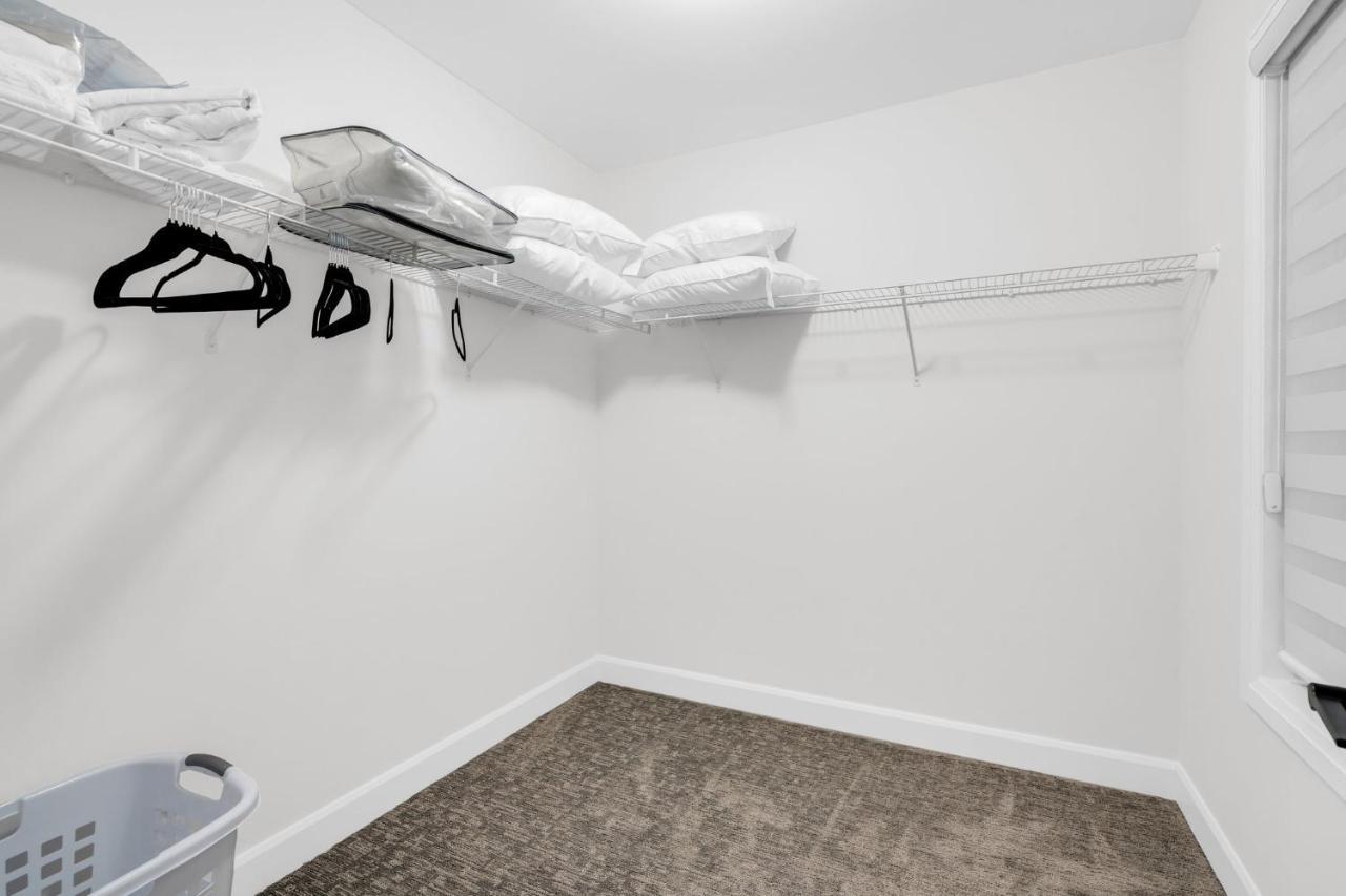Lavish On Scenic Mountain - King Bed Holiday home Hamilton
