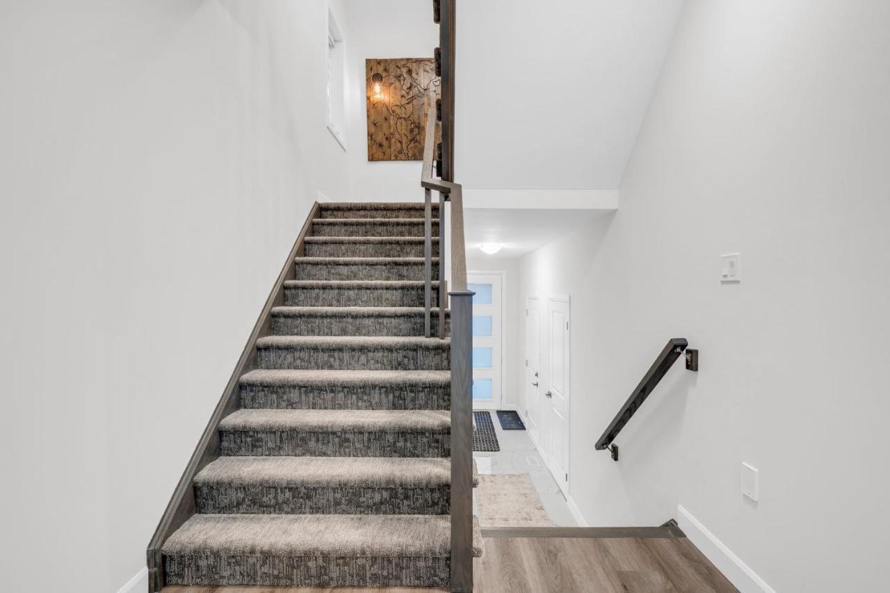 Lavish On Scenic Mountain - King Bed Holiday home *
