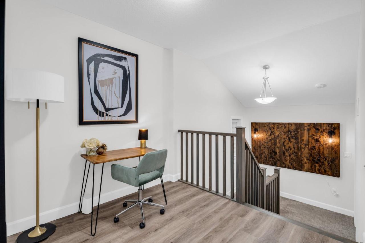Lavish On Scenic Mountain - King Bed Hamilton