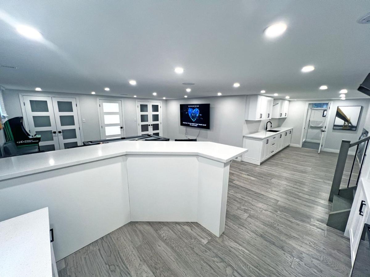 Luxe Near Limeridge - Sleeps 11 - Pool Hamilton