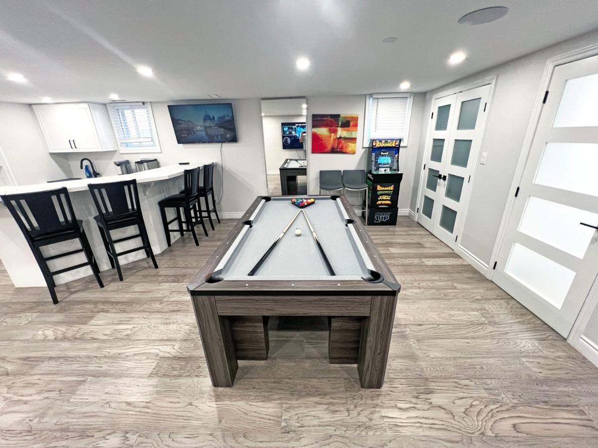 Luxe Near Limeridge - Sleeps 11 - Pool Apartment Hamilton
