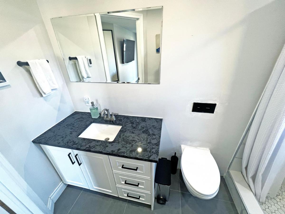 Luxe Near Limeridge - Sleeps 11 - Pool Apartment