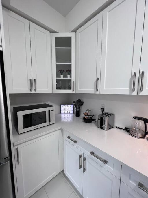 Brand New 4 Bedroom By Airport! * Hamilton