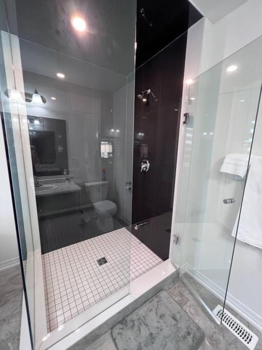Brand New 4 Bedroom By Airport! *