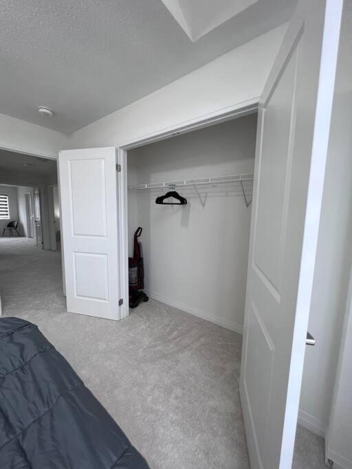 Brand New 4 Bedroom By Airport! Villa *