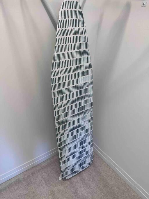 Brand New 4 Bedroom By Airport! * Hamilton