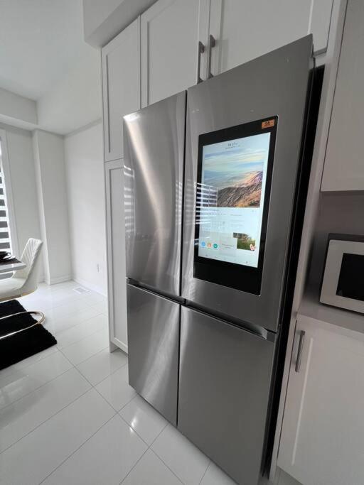 Villa Brand New 4 Bedroom By Airport! *