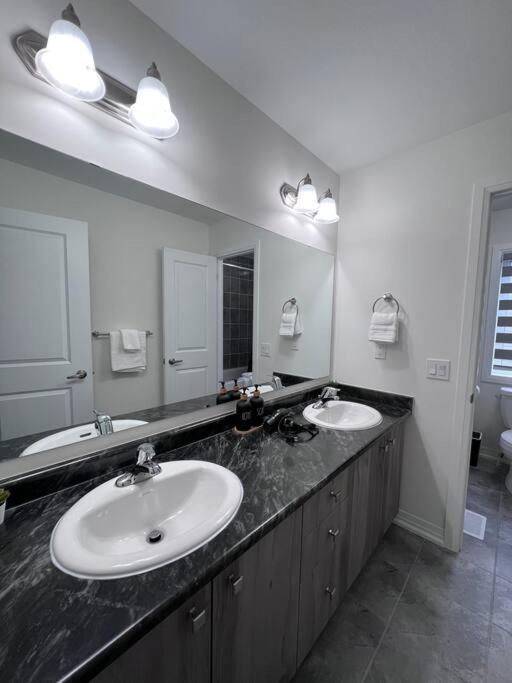 Villa Brand New 4 Bedroom By Airport! Hamilton