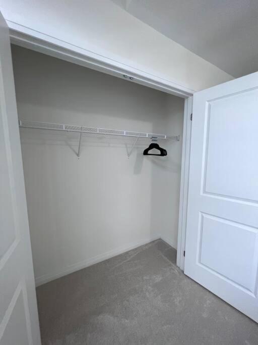Villa Brand New 4 Bedroom By Airport! *