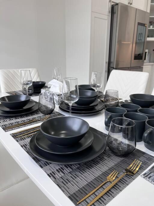 Brand New 4 Bedroom By Airport! Villa Hamilton