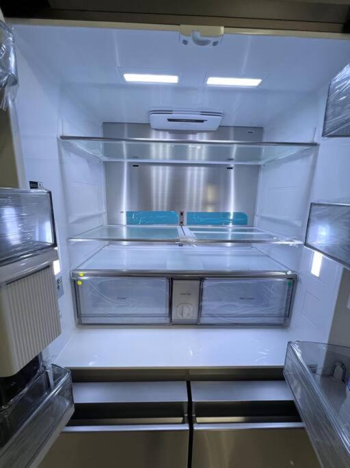 Brand New 4 Bedroom By Airport! Villa