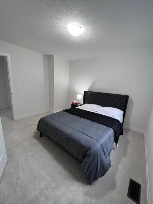 Villa Brand New 4 Bedroom By Airport!