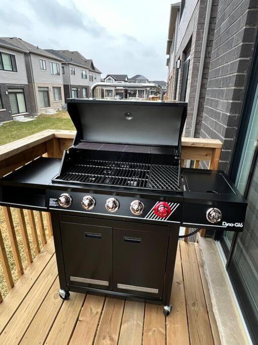 Brand New 4 Bedroom By Airport! Hamilton