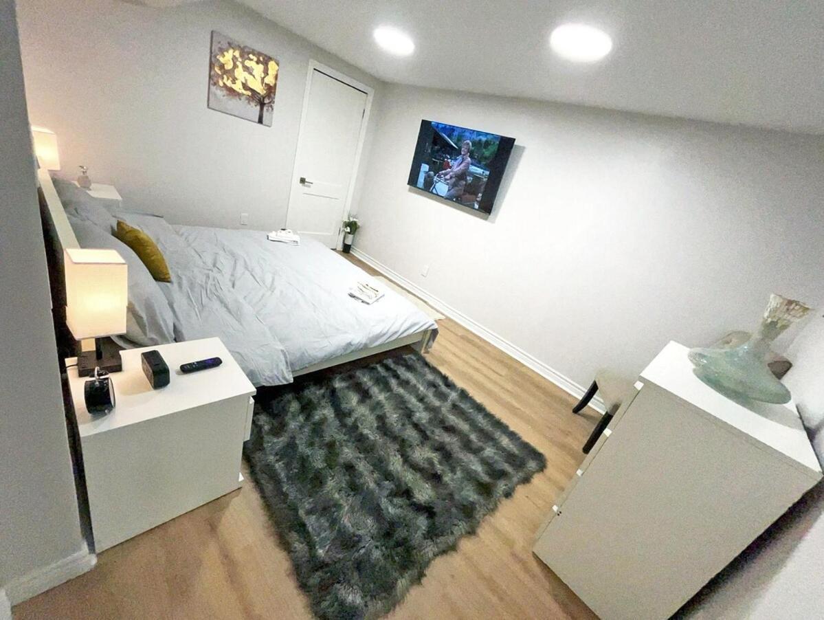 Chic Retreat - Cozy Winter Getaway Apartment Hamilton