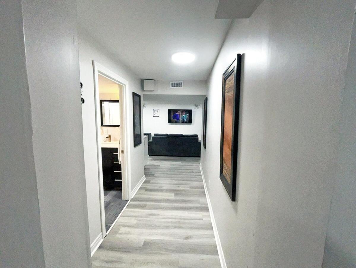 Chic Retreat - Cozy Winter Getaway * Hamilton