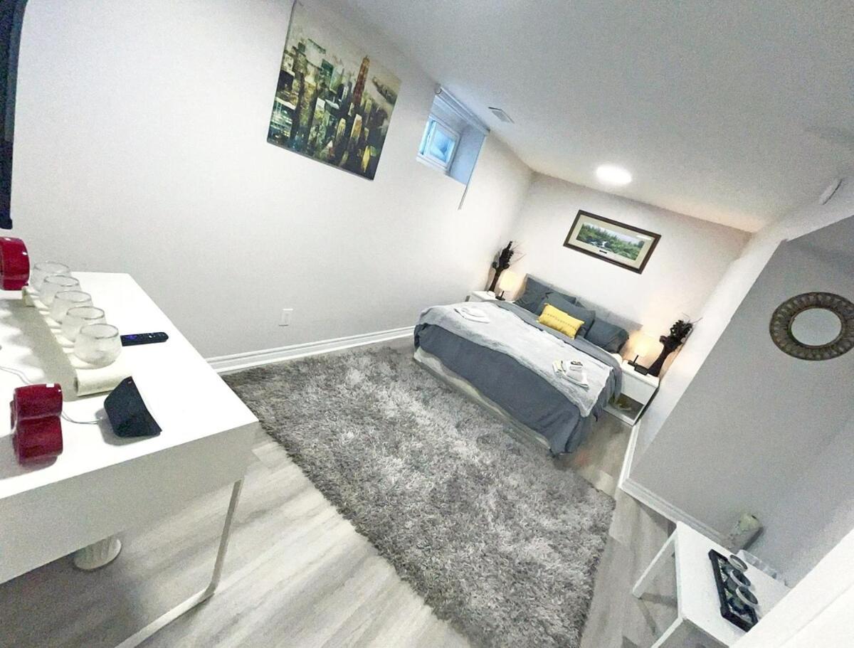 Chic Retreat - Cozy Winter Getaway * Hamilton
