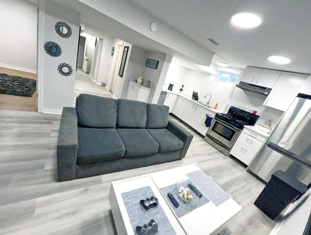 Chic Retreat - Cozy Winter Getaway Apartment Hamilton