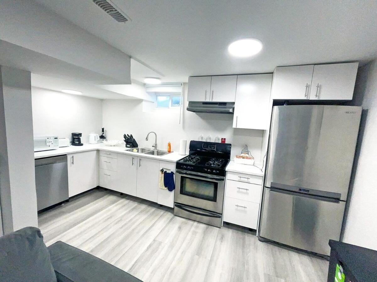 Chic Retreat - Cozy Winter Getaway Hamilton
