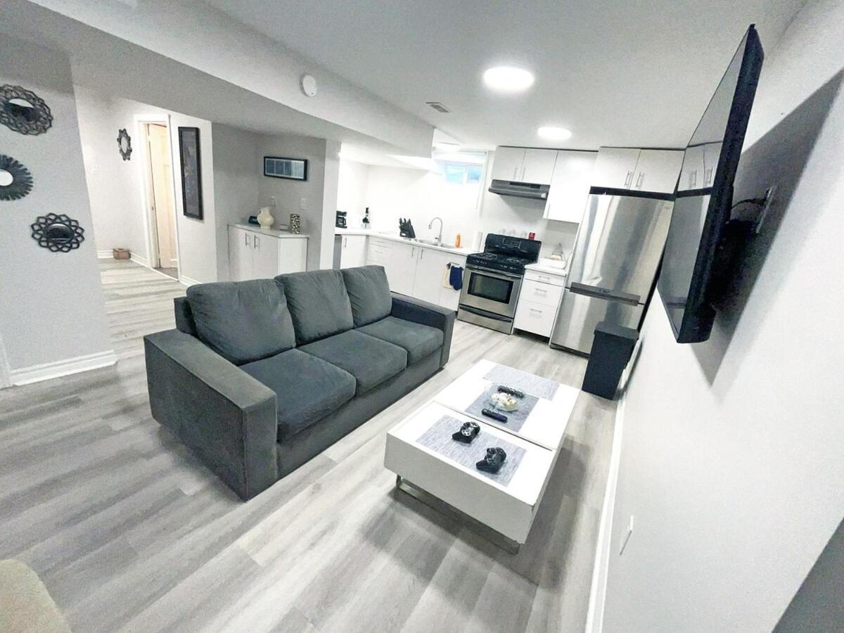 Chic Retreat - Cozy Winter Getaway Hamilton