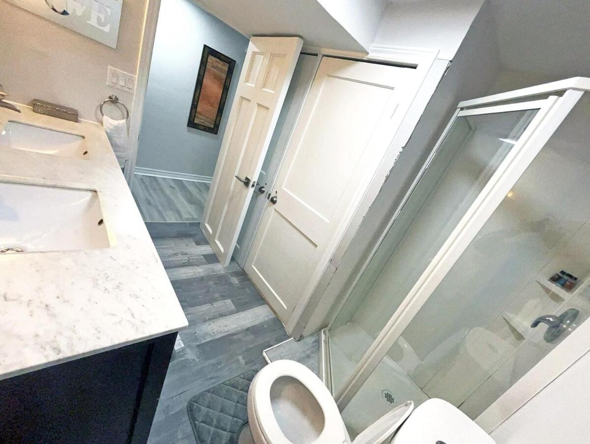 Chic Retreat - Cozy Winter Getaway * Hamilton