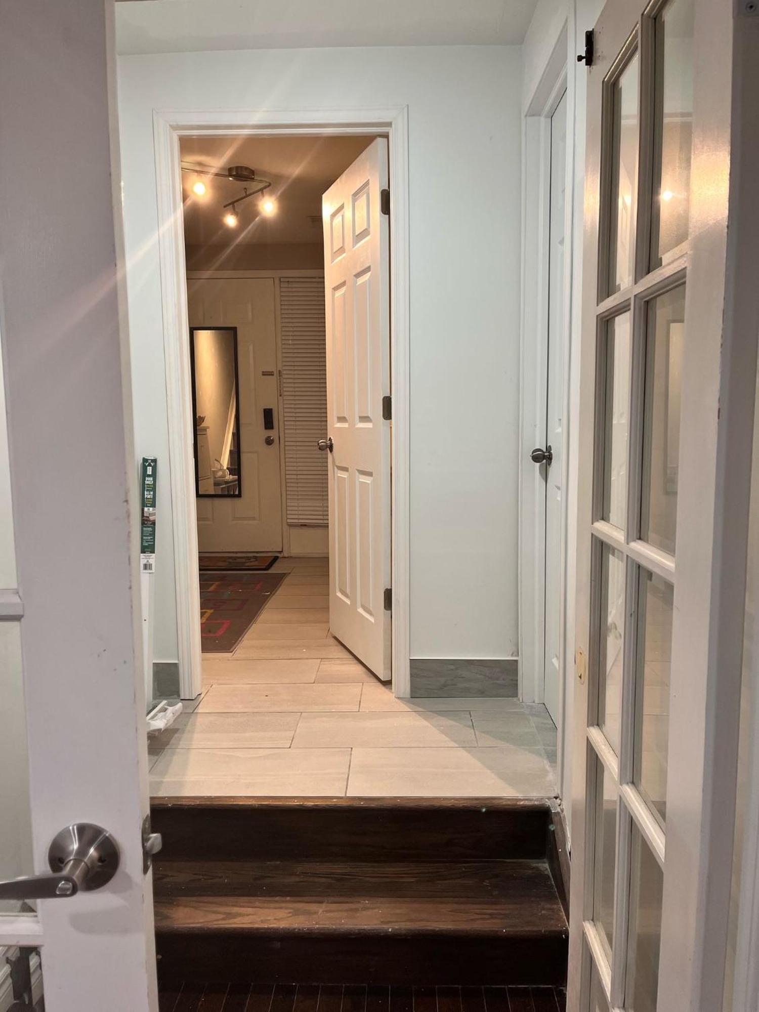 1St Floor Separate Entrance Bachelor-Studio Apartment Near Hamilton Airport, Mohawk College, St Josephs Hospital Apartment Hamilton