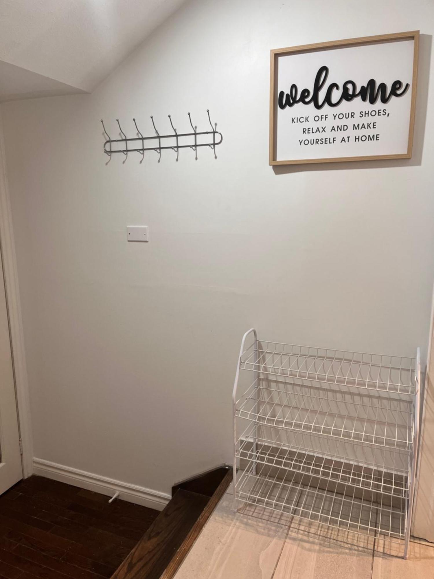 1St Floor Separate Entrance Bachelor-Studio Apartment Near Hamilton Airport, Mohawk College, St Josephs Hospital *