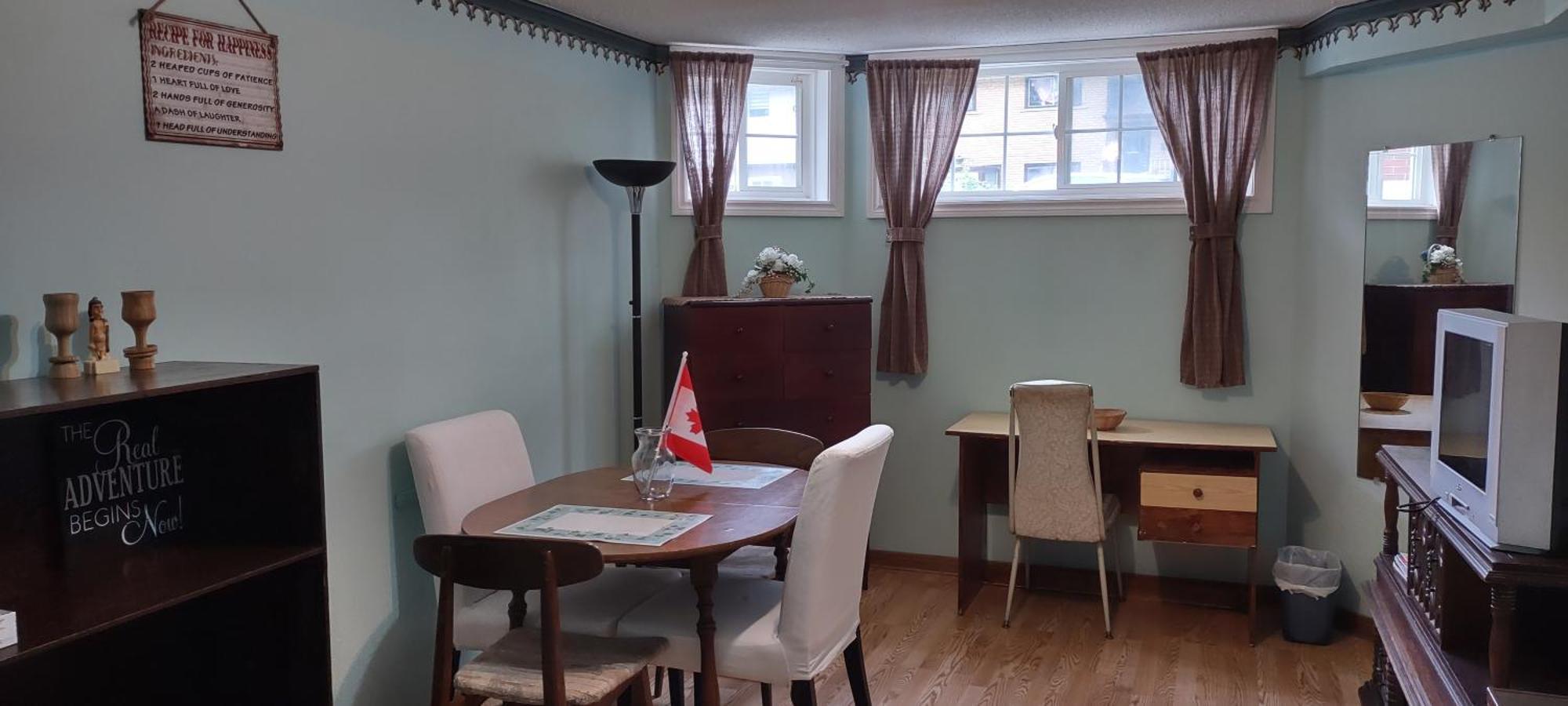 2 Bdrm 3 Min Walk To Mcmaster Apartment Hamilton