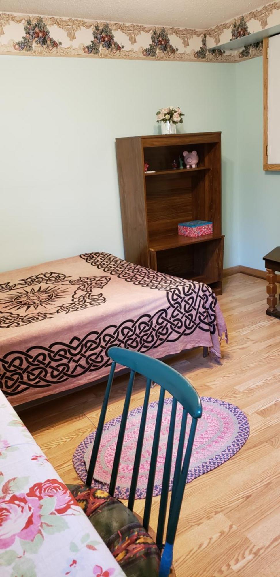 2 Bdrm 3 Min Walk To Mcmaster *