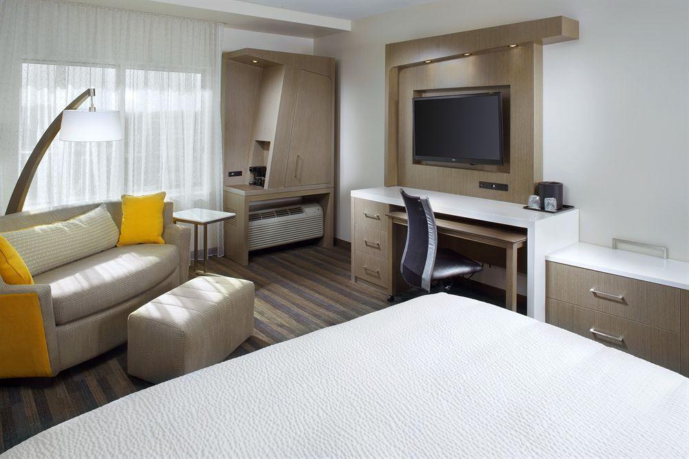 Courtyard By Marriott Hotel
