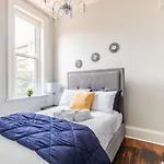 Upscale 1Br - Boutique Apartment - Prime Location Downtown!