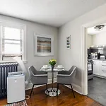 Upscale Studio - Boutique Apartment - Prime Walk Location!