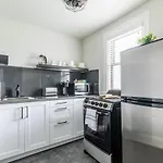 Upscale Studio - Boutique Apartment - Prime Downtown Location!
