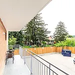 Stunning 2Br - King Bed Apartment - Prime Location!