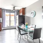 Stunning 2Br - King Bed Apartment - Prime Location!