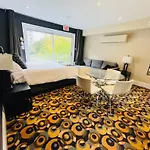 Cozy Downtown Condo Suite